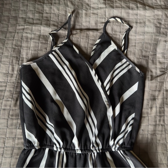 Black and white striped jumpsuit - Picture 4 of 6
